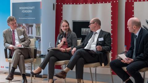 Die Bundesvorsitzende im Gespräch mit Hr. von Thadden, Hr. Grünwald und Hr. Wiarda